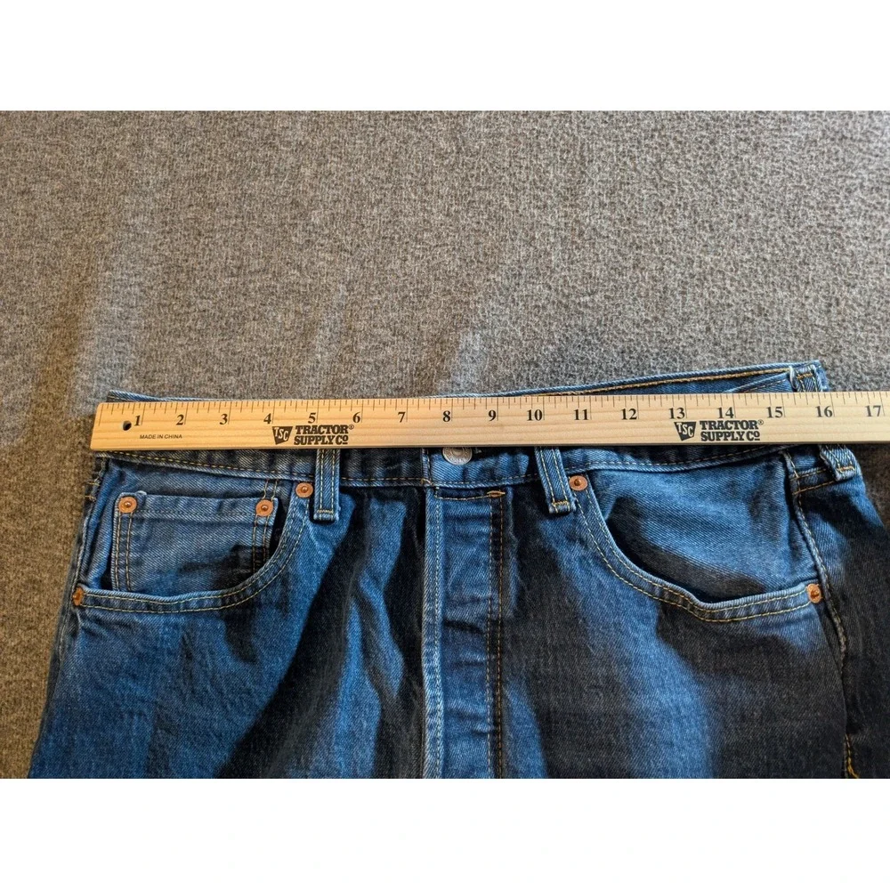Levis 501 Jeans Mens 34x32 Blue Button Fly Denim Pants Cowboy Classic